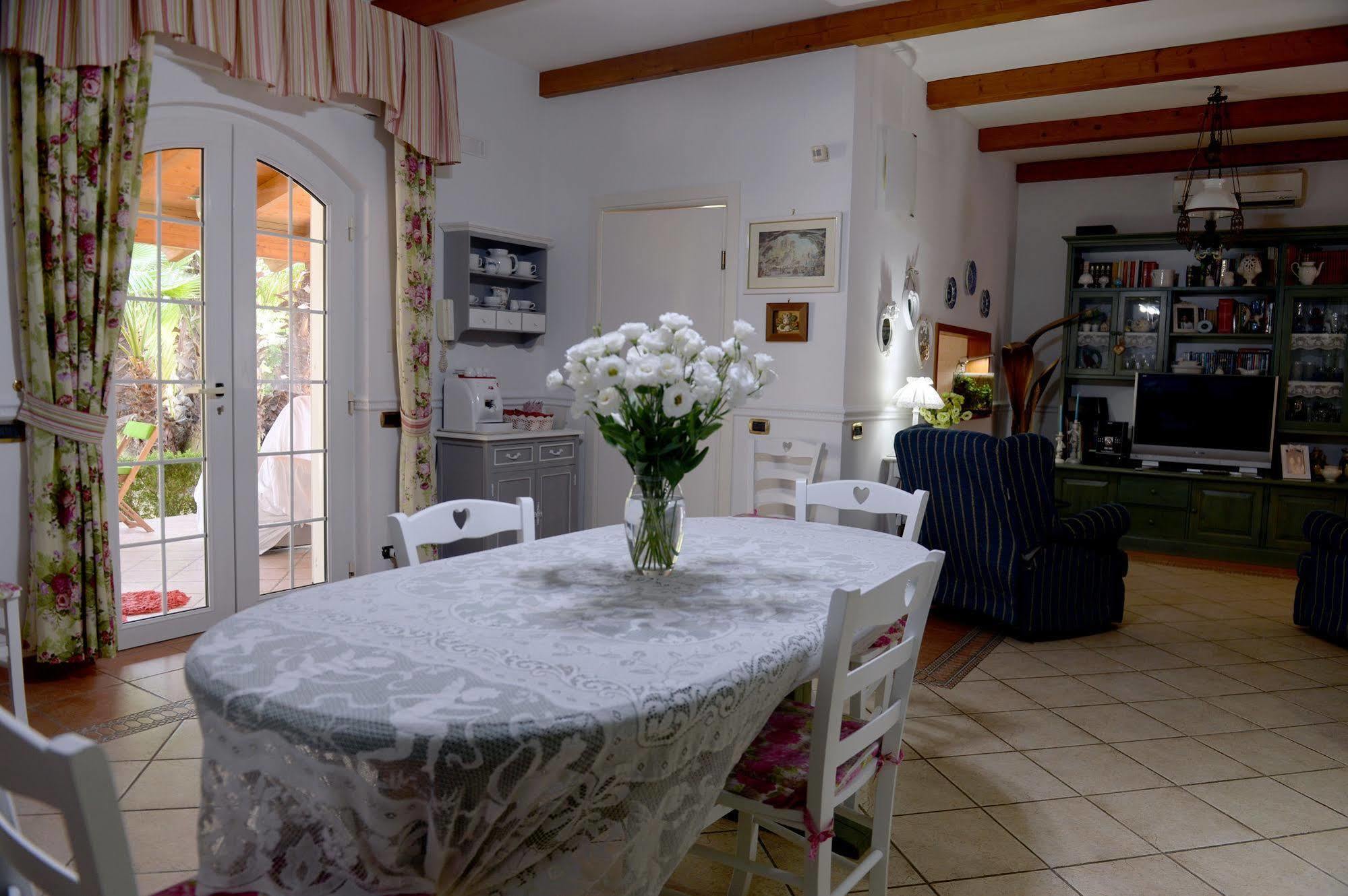 Il Giardino Delle Jacaranda Bed and Breakfast Talsano Eksteriør billede