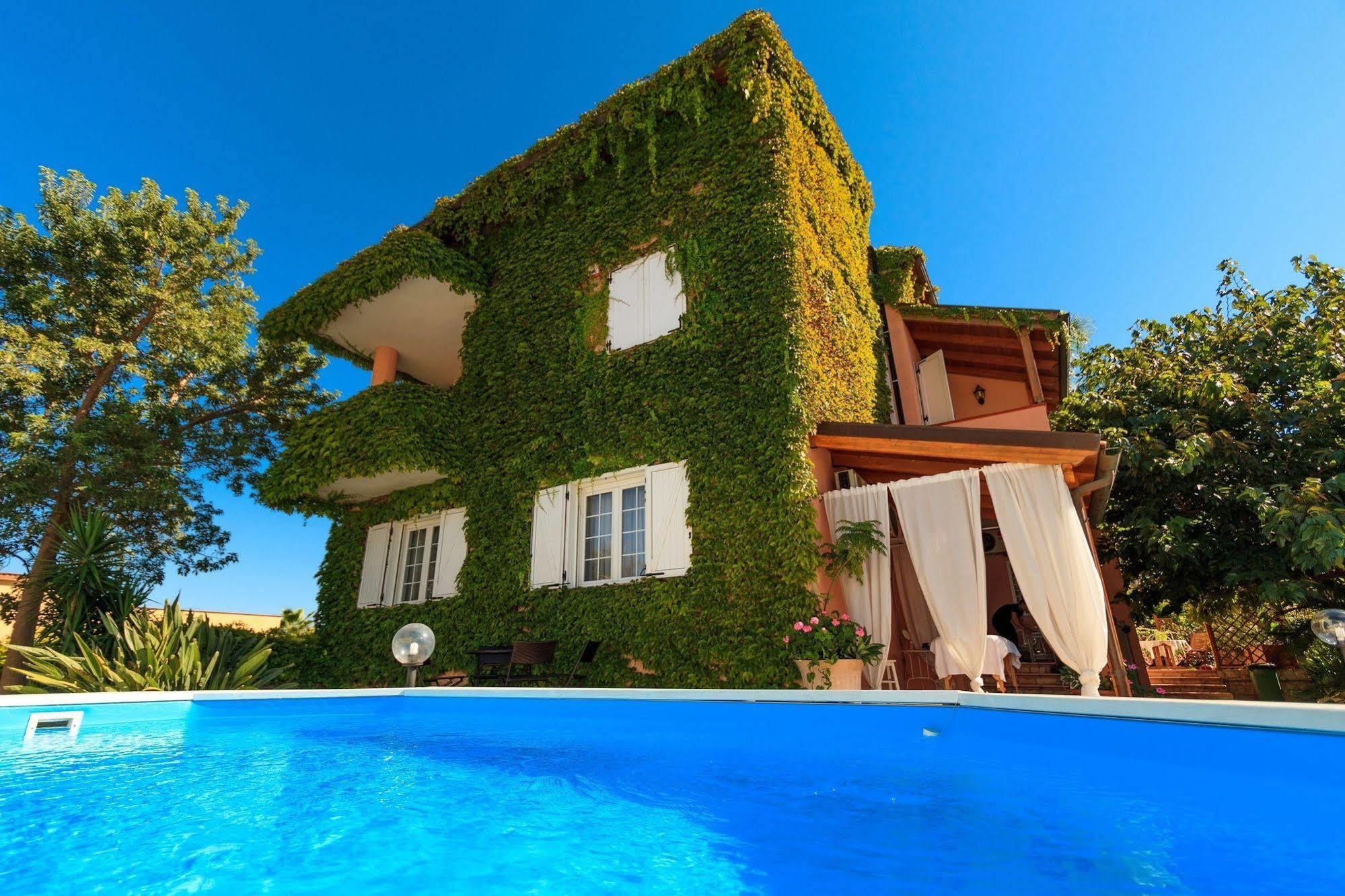 Il Giardino Delle Jacaranda Bed and Breakfast Talsano Eksteriør billede